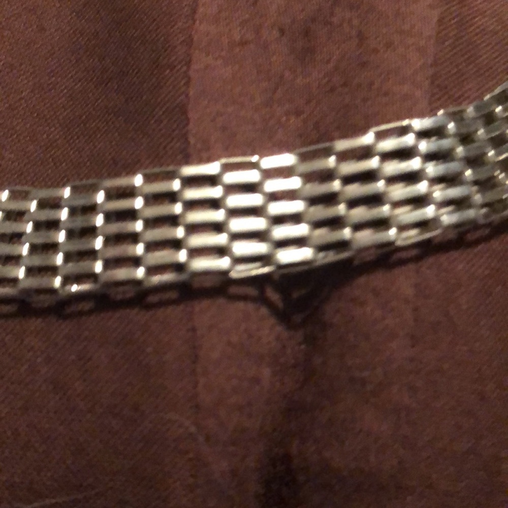 Jennifer Lopez. Silver tone necklace, possibly a belt. - Picture 5 of 5
